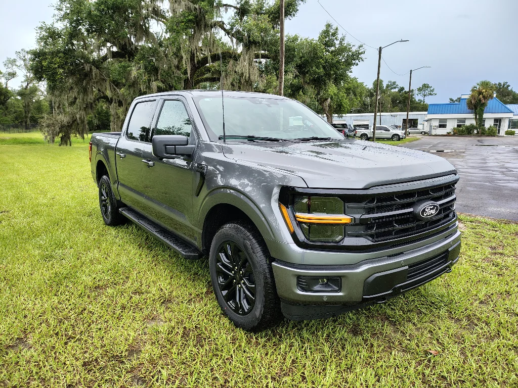New 2026 Carbonized Gray Metallic Ford XLT CREW CAB 4X4 5.0 image 8