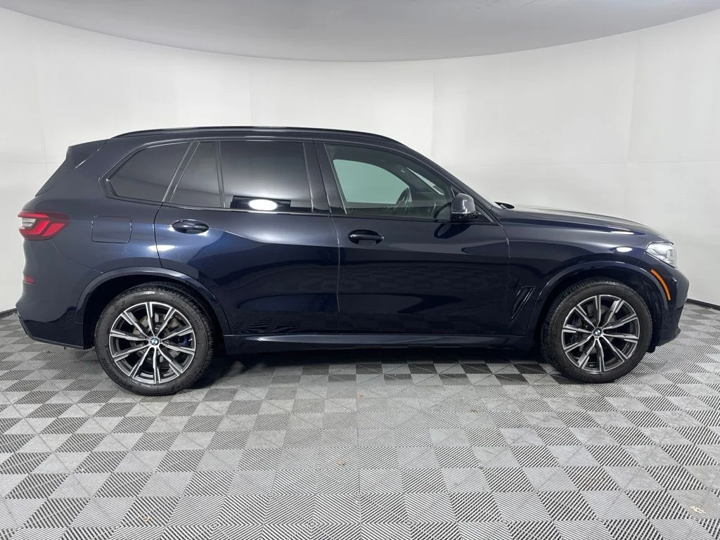 Used 2022 Black BMW xDrive40i image 4