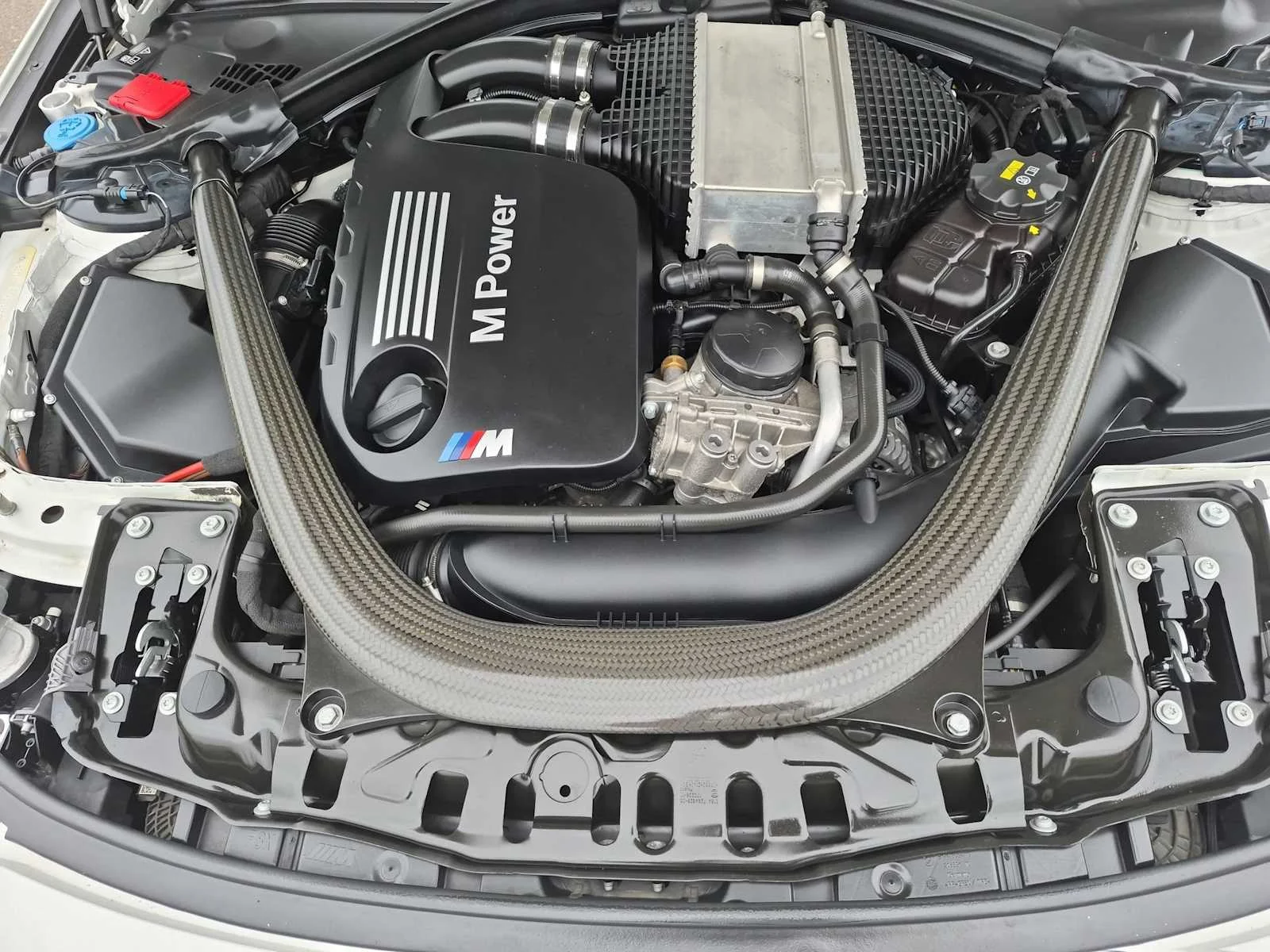 Used 2018 Alpine White BMW  image 14