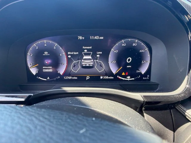 Used 2025 Gray INFINITI LUXE image 12