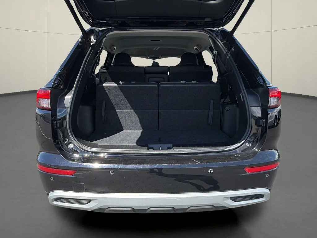 Used 2024 Black Mitsubishi SE image 10