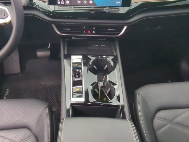 Used 2024 Gray Volkswagen 2.0T SE w/Technology image 19