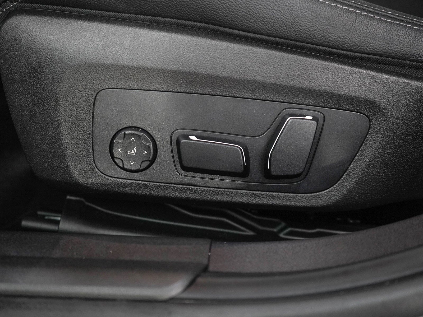 Used 2026 Skyscraper Grey Metallic BMW 330i xDrive image 26
