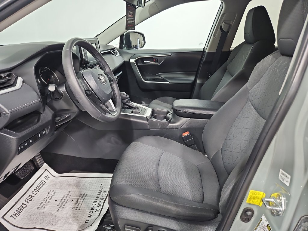 Used 2021  Toyota XLE image 10