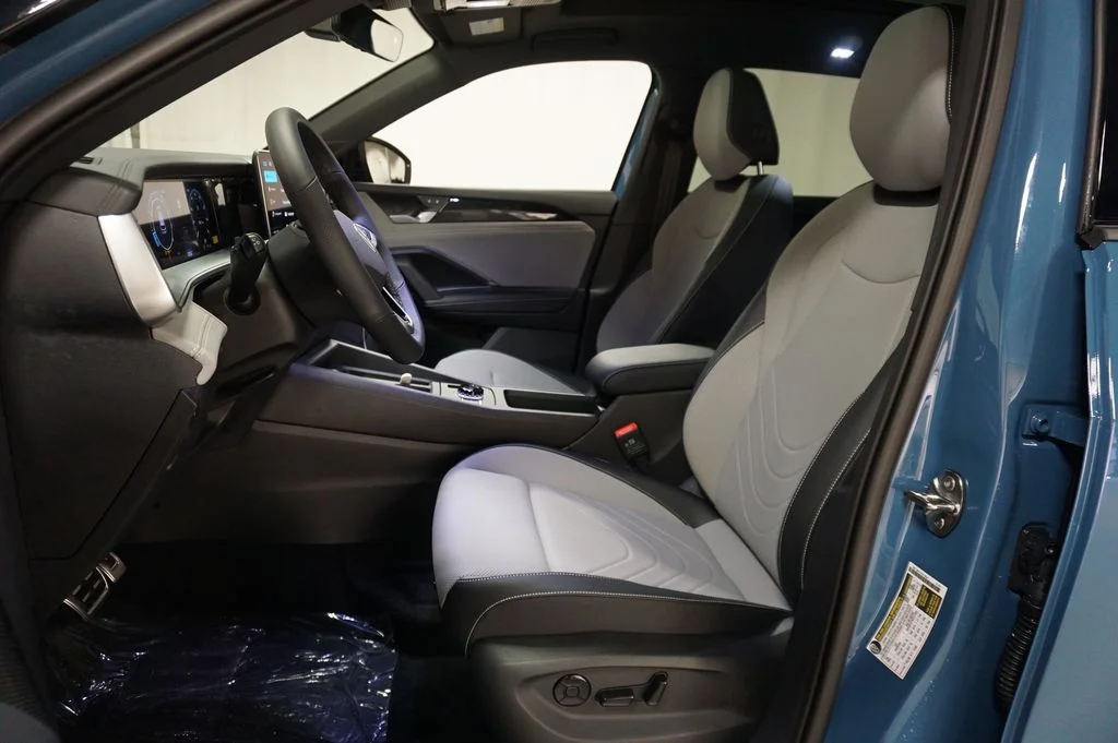 New 2026 Monterey Blue Pearl Volkswagen 2.0T SE R-Line Black image 10