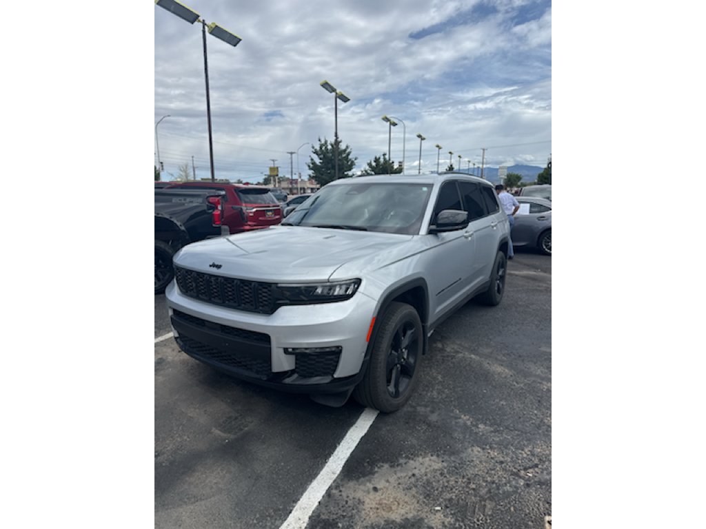 Used 2025 Silver Zynith Jeep Limited image 33