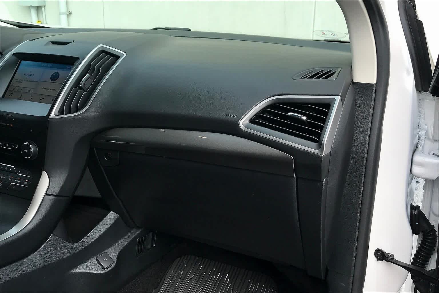 Used 2019 White Platinum Metallic Tri-Coat Ford SEL image 19