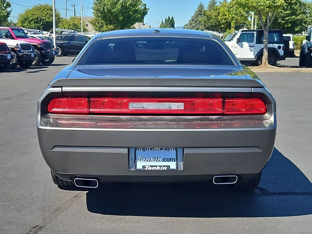 Used 2011 Mineral Gray Metallic Clearcoat Dodge R/T image 5