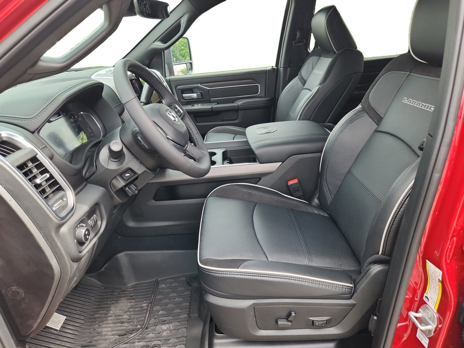 New 2026 Molten Red Pearl-Coat Exterior Paint RAM Laramie image 12