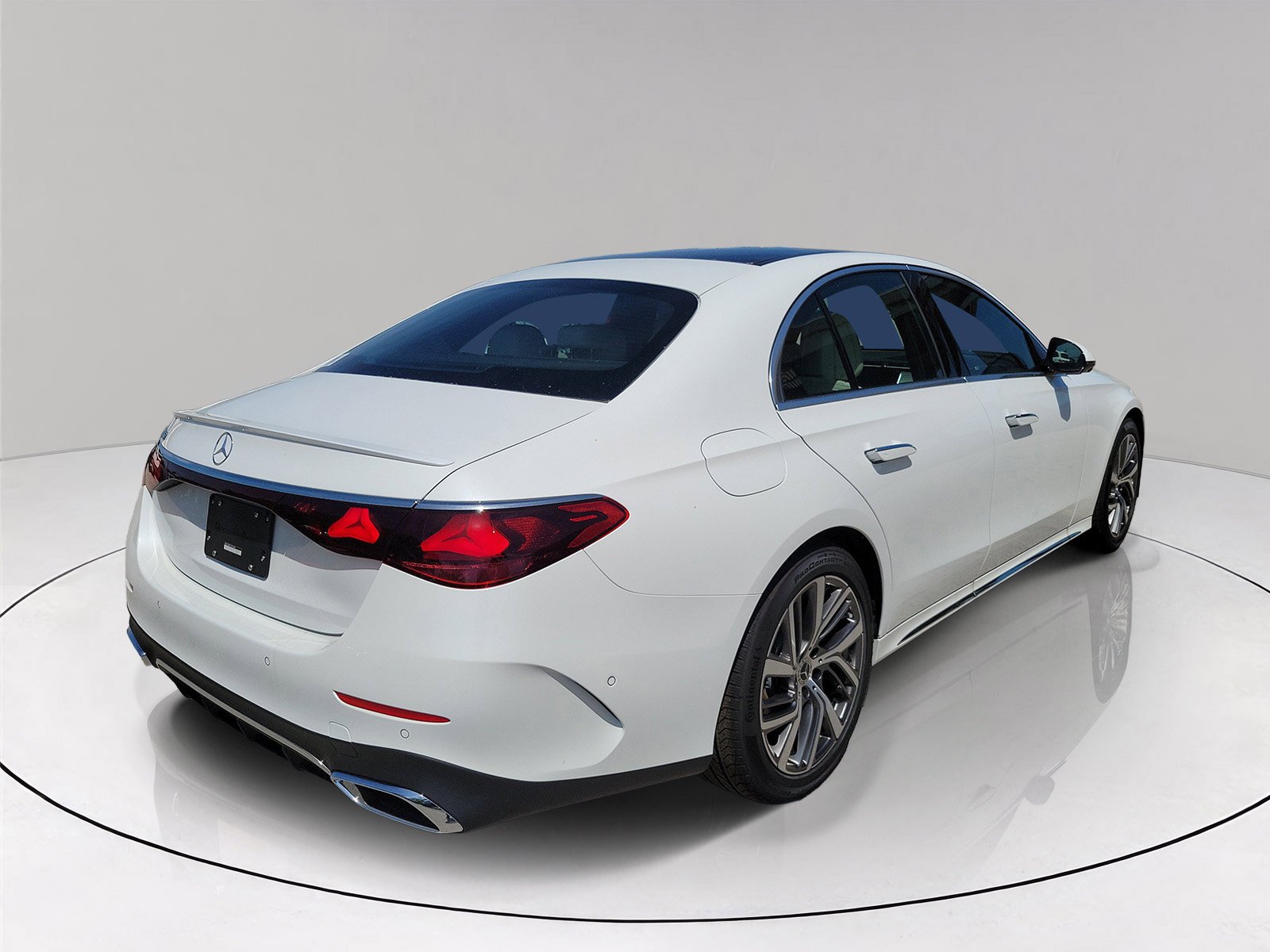 New 2026 MANUFAKTUR Moonlight White Metallic Mercedes-Benz E 350 image 36