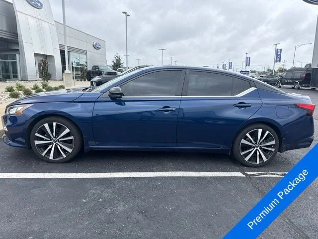 Used 2020 Deep Blue Pearl Nissan 2.5 SR image 2