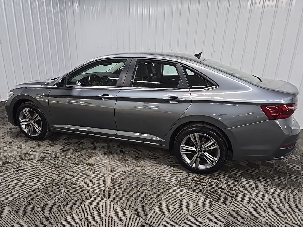 Used 2023 Gray Volkswagen 1.5T SE image 4