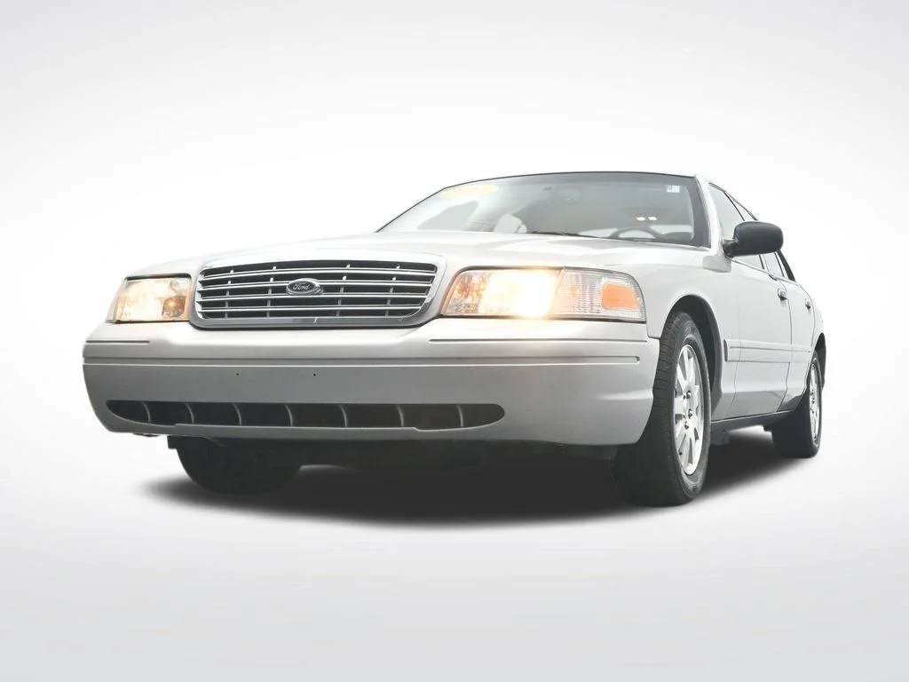 Used 2006 Silver Ford LX image 32
