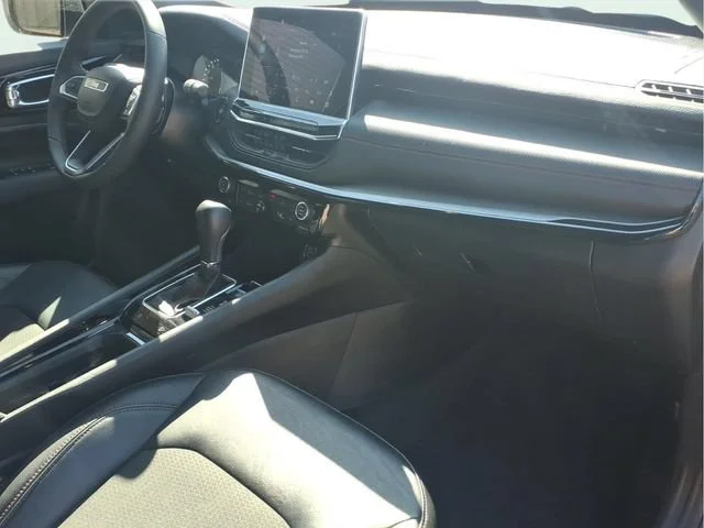 Used 2025  Jeep Trailhawk image 21