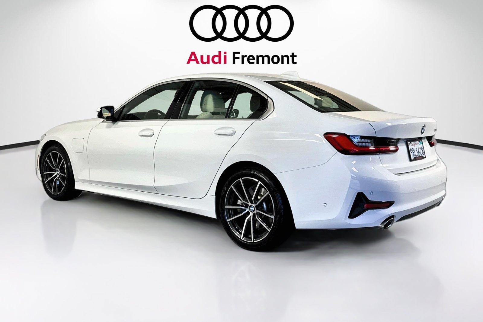 Used 2021 Alpine White BMW 330e image 8