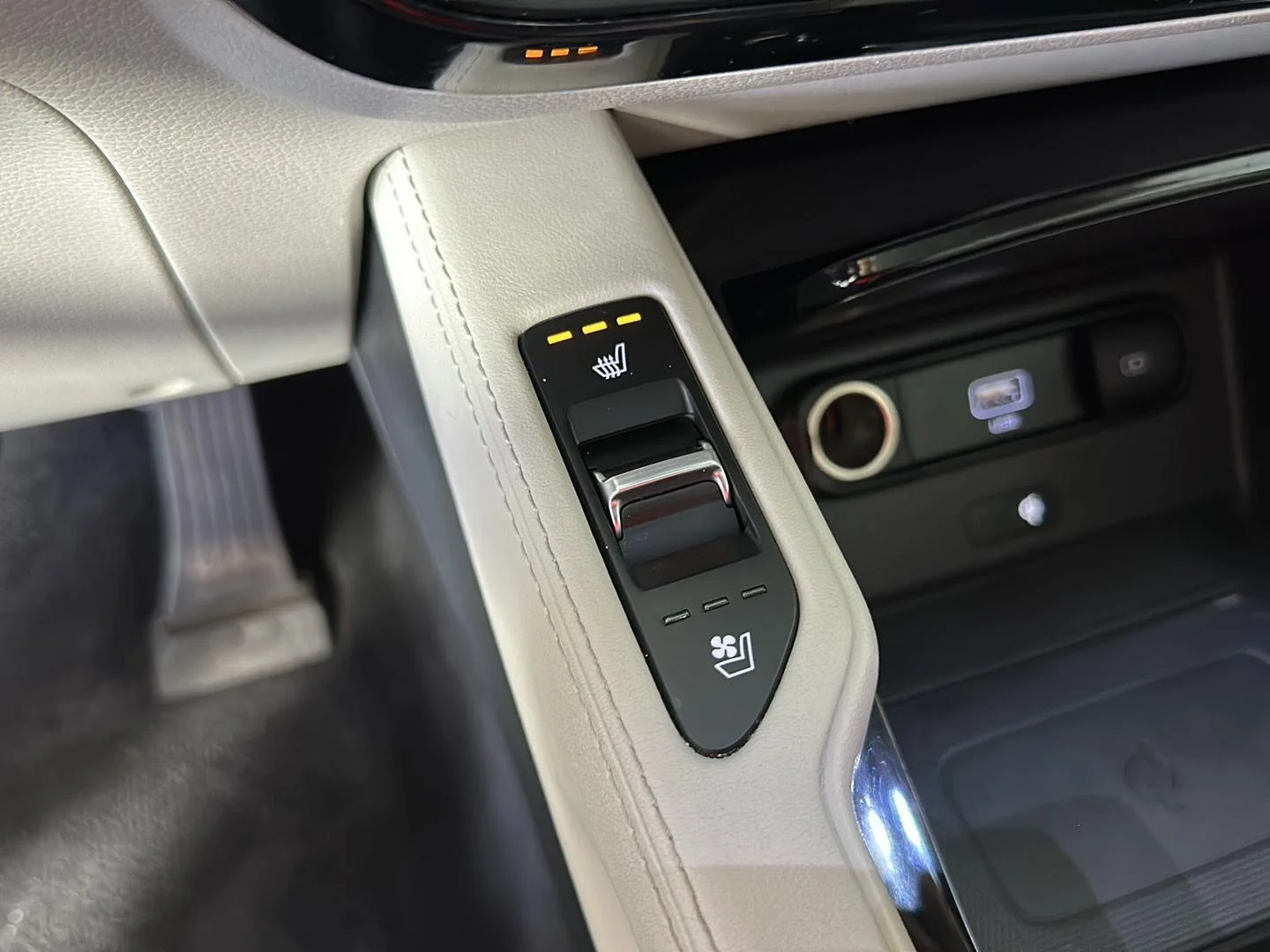 Used 2021 Ebony Black Kia EX image 22
