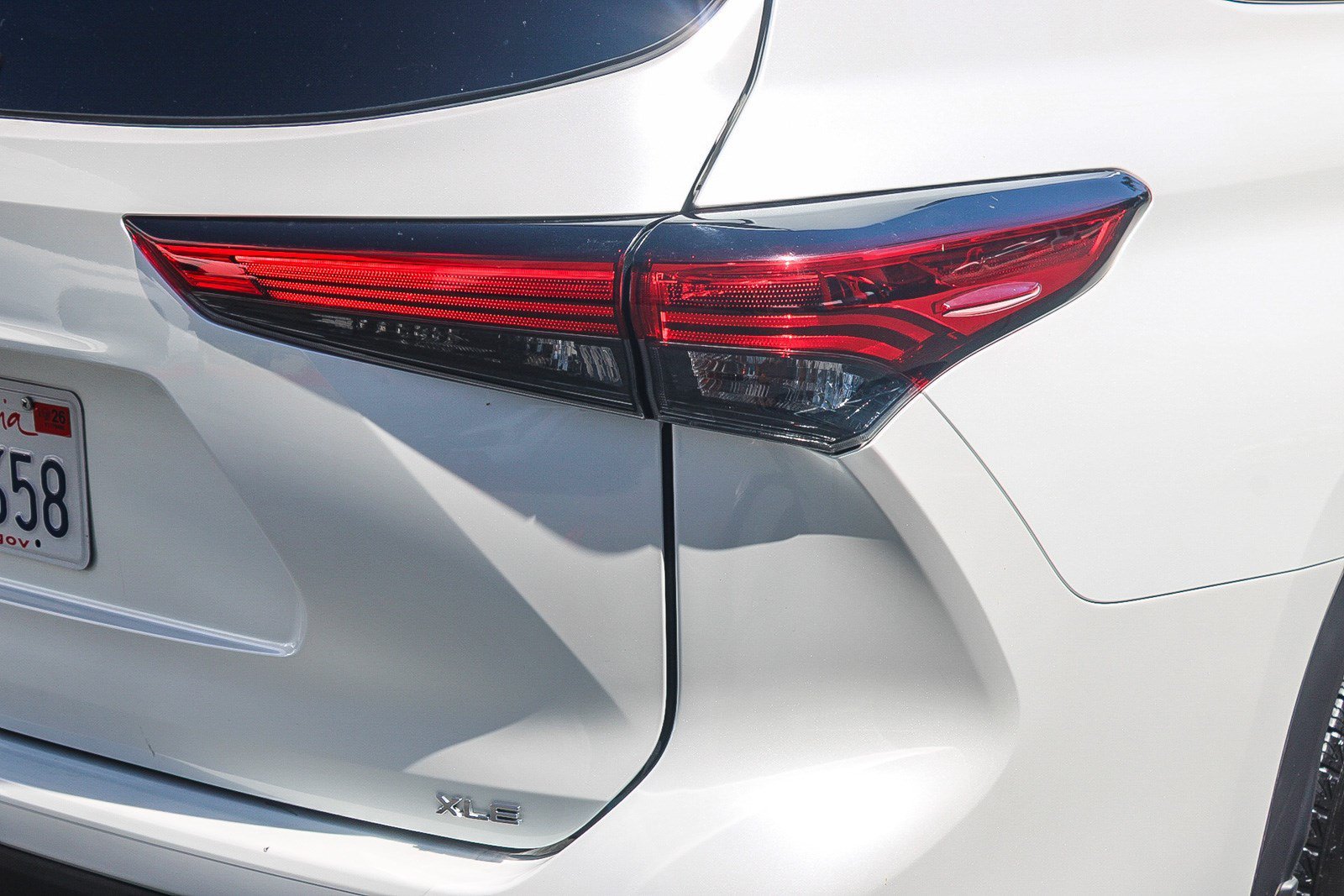 Used 2022 Wind Chill Pearl Toyota XLE image 9
