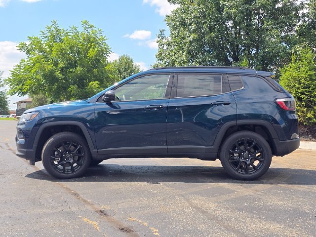 New 2026 Fathom Blue Pearl-Coat Exterior Paint Jeep Latitude image 22