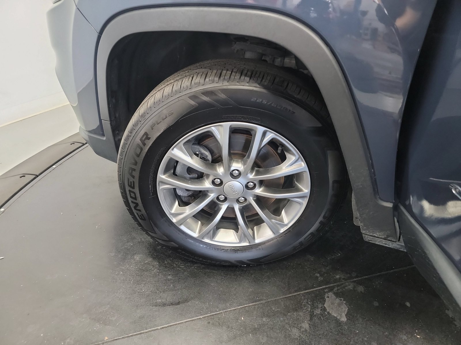 Used 2020 Slate Blue Pearlcoat Jeep Latitude Plus image 28