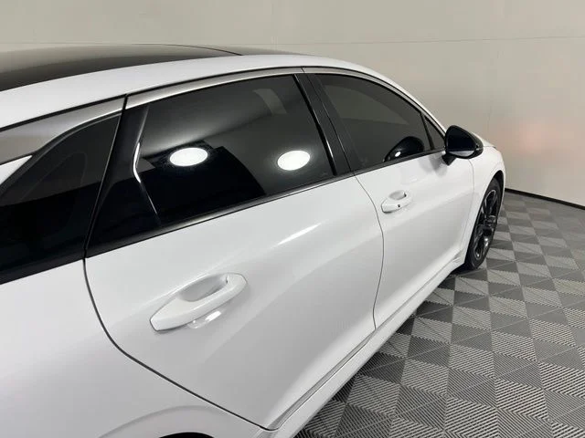 Used 2023 White Kia GT-Line image 9