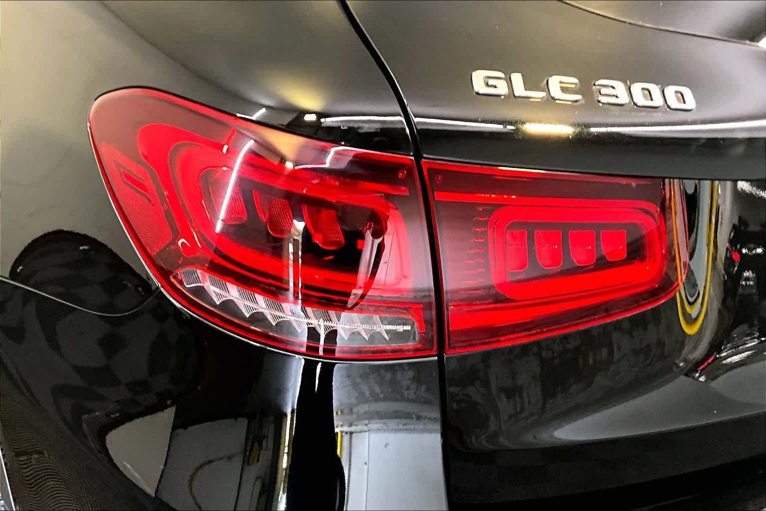 Used 2020 Black Mercedes-Benz GLC 300 image 28