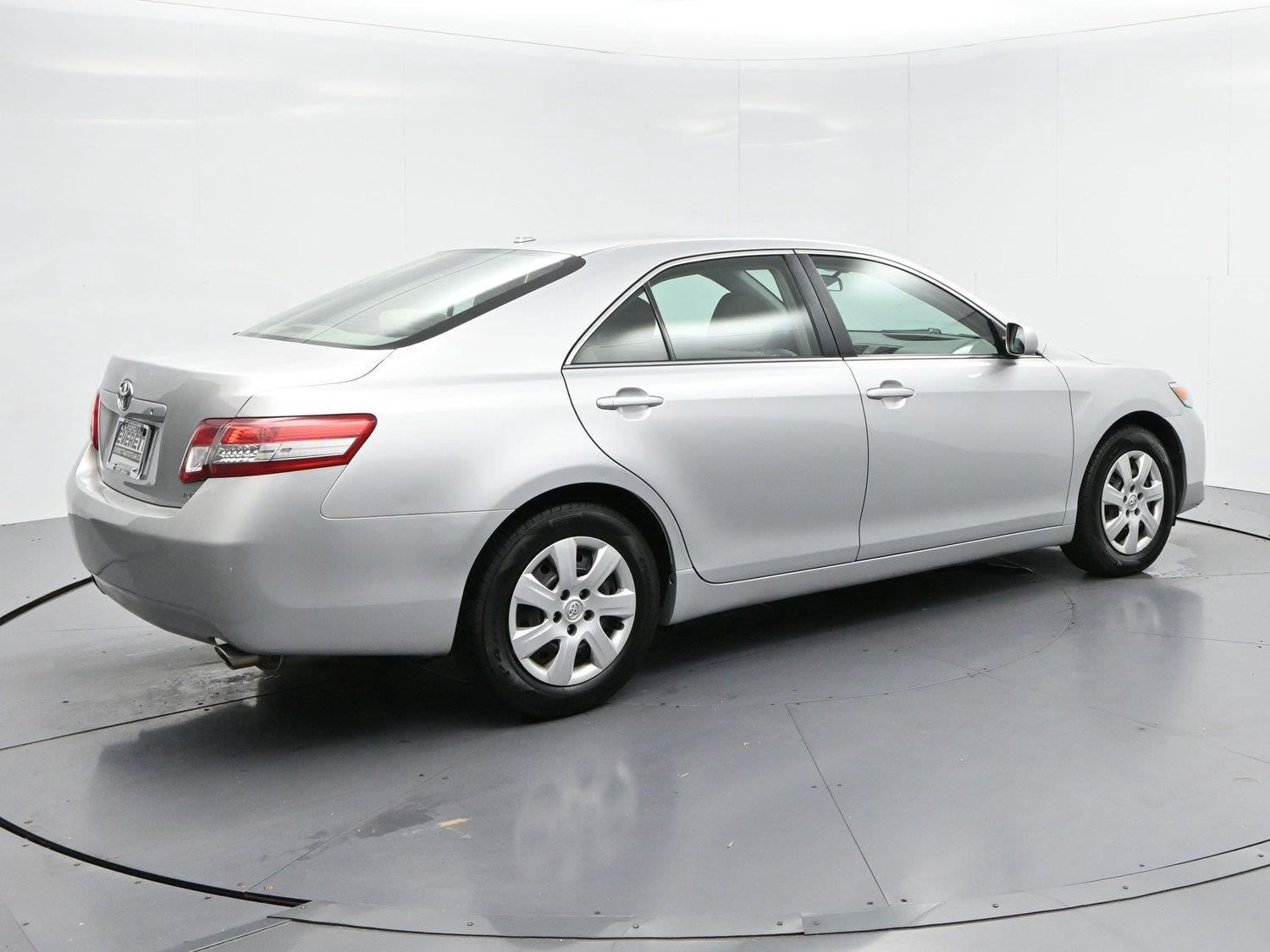 Used 2010 Classic Silver Metallic Toyota LE image 7