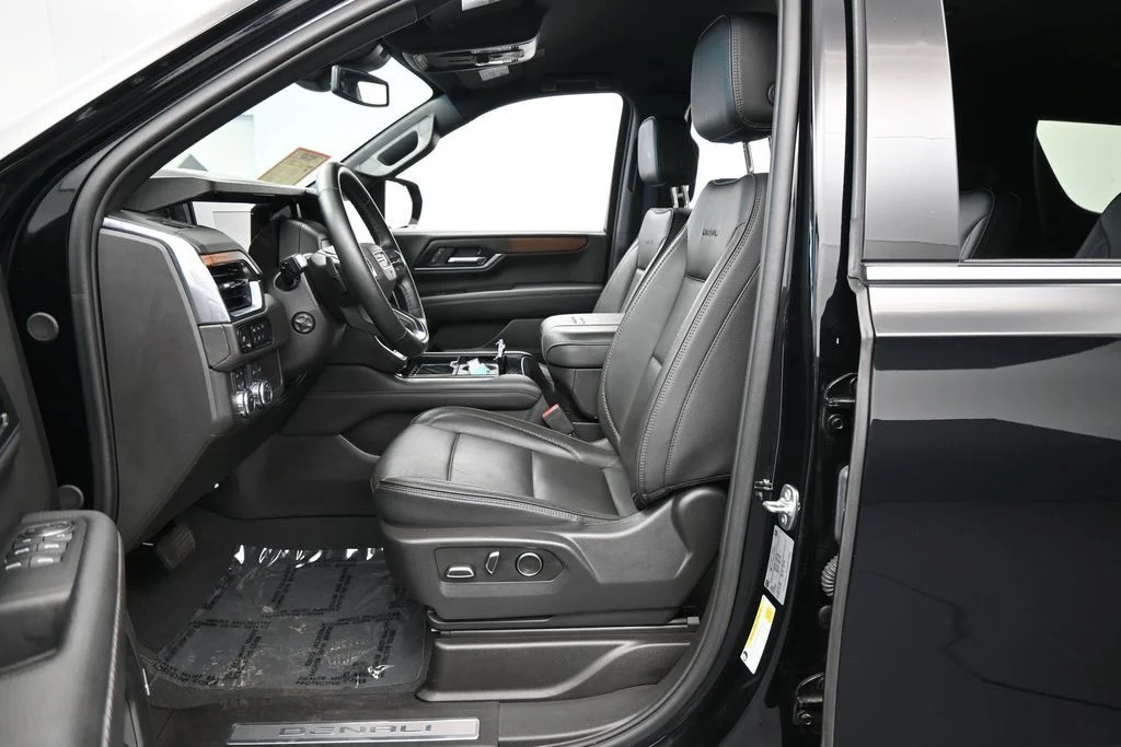2025 GMC Yukon Denali - Photo 10