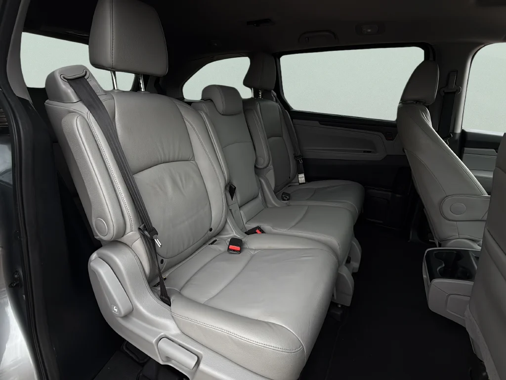 Used 2019 Silver Honda EX-L image 23