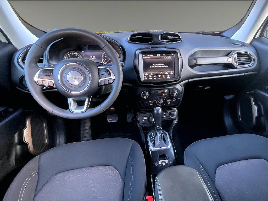 Used 2023 White Jeep Latitude image 21
