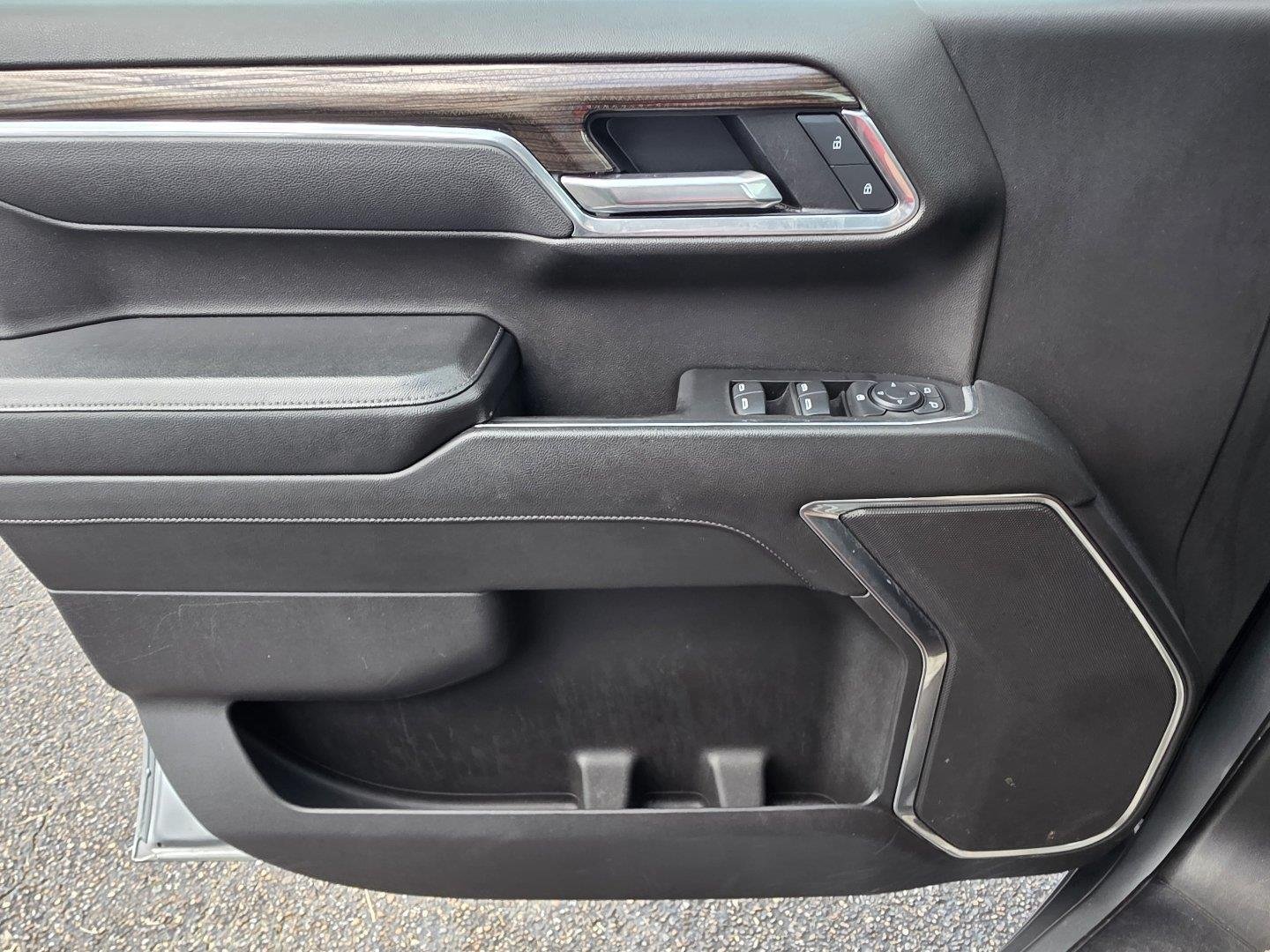 Used 2025 Sterling Gray Metallic Chevrolet LT image 24