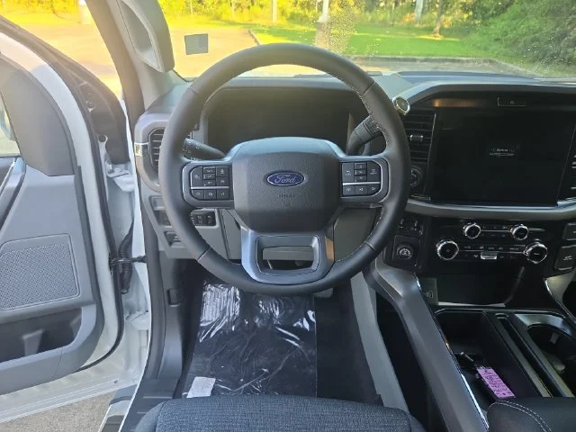 New 2026 Oxford White Ford XLT image 14