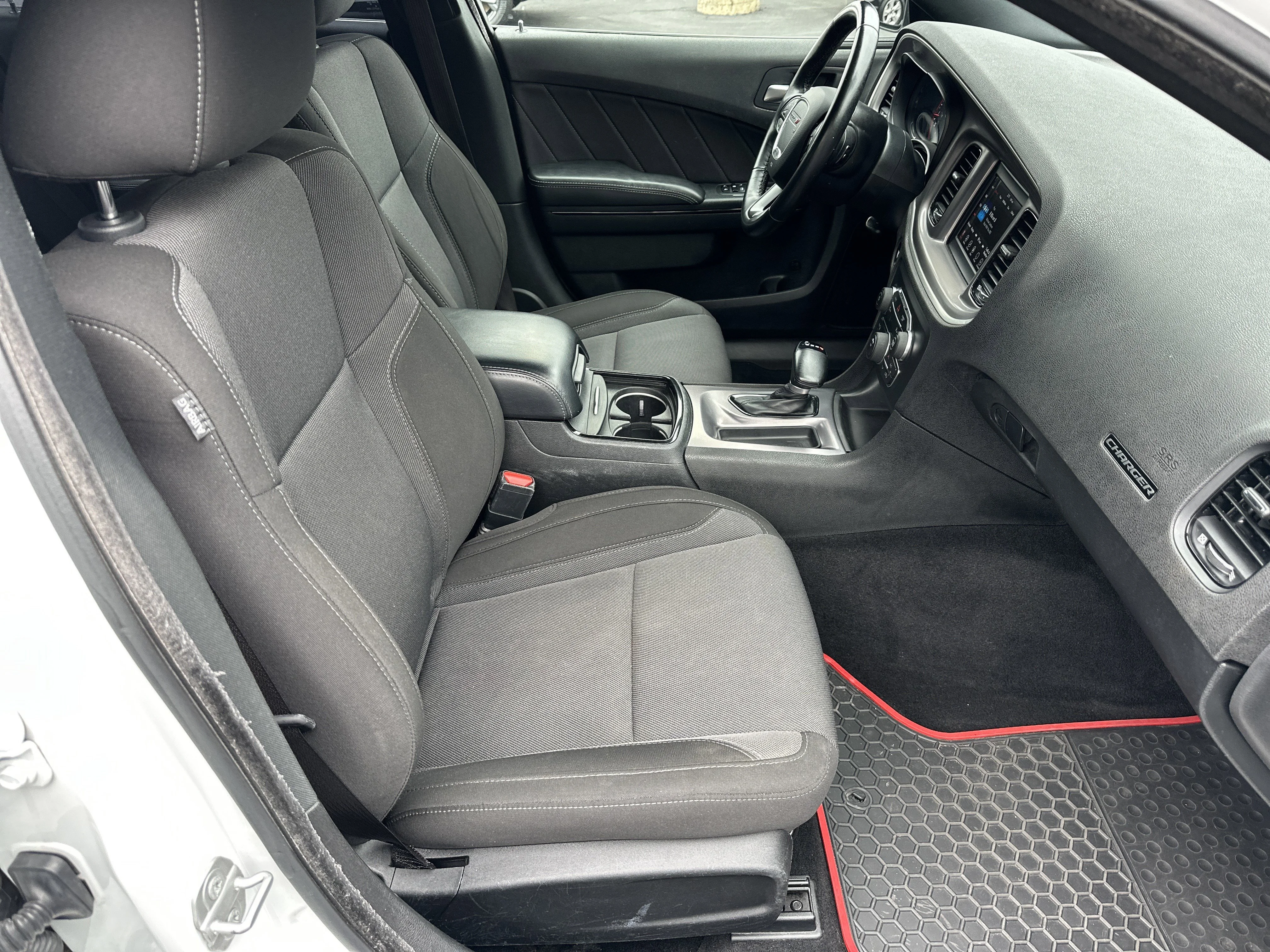 2022 Dodge Charger SXT - Photo 13