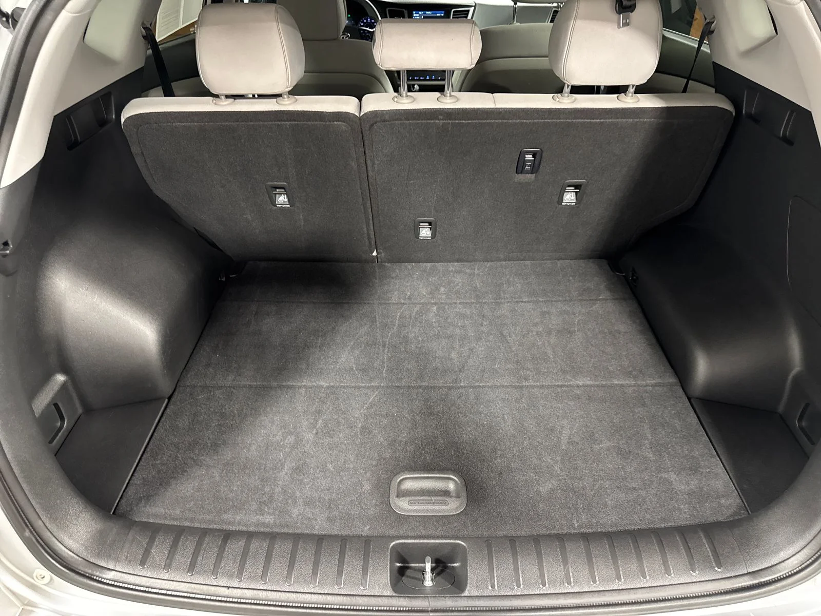 Used 2018 Molten Silver Hyundai SEL image 26