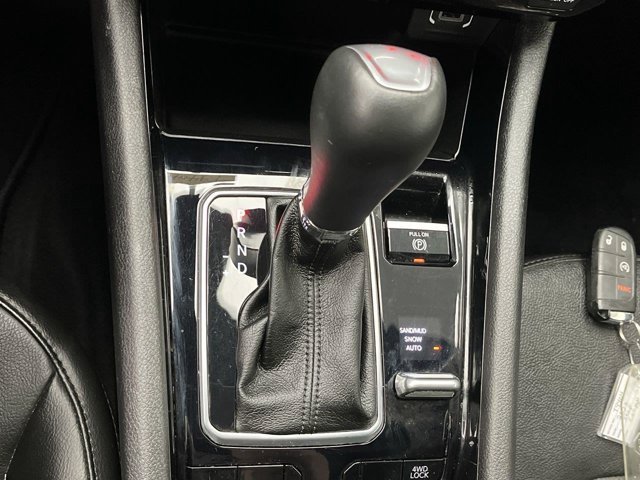 Used 2023 Redline Pearlcoat Jeep Limited image 24