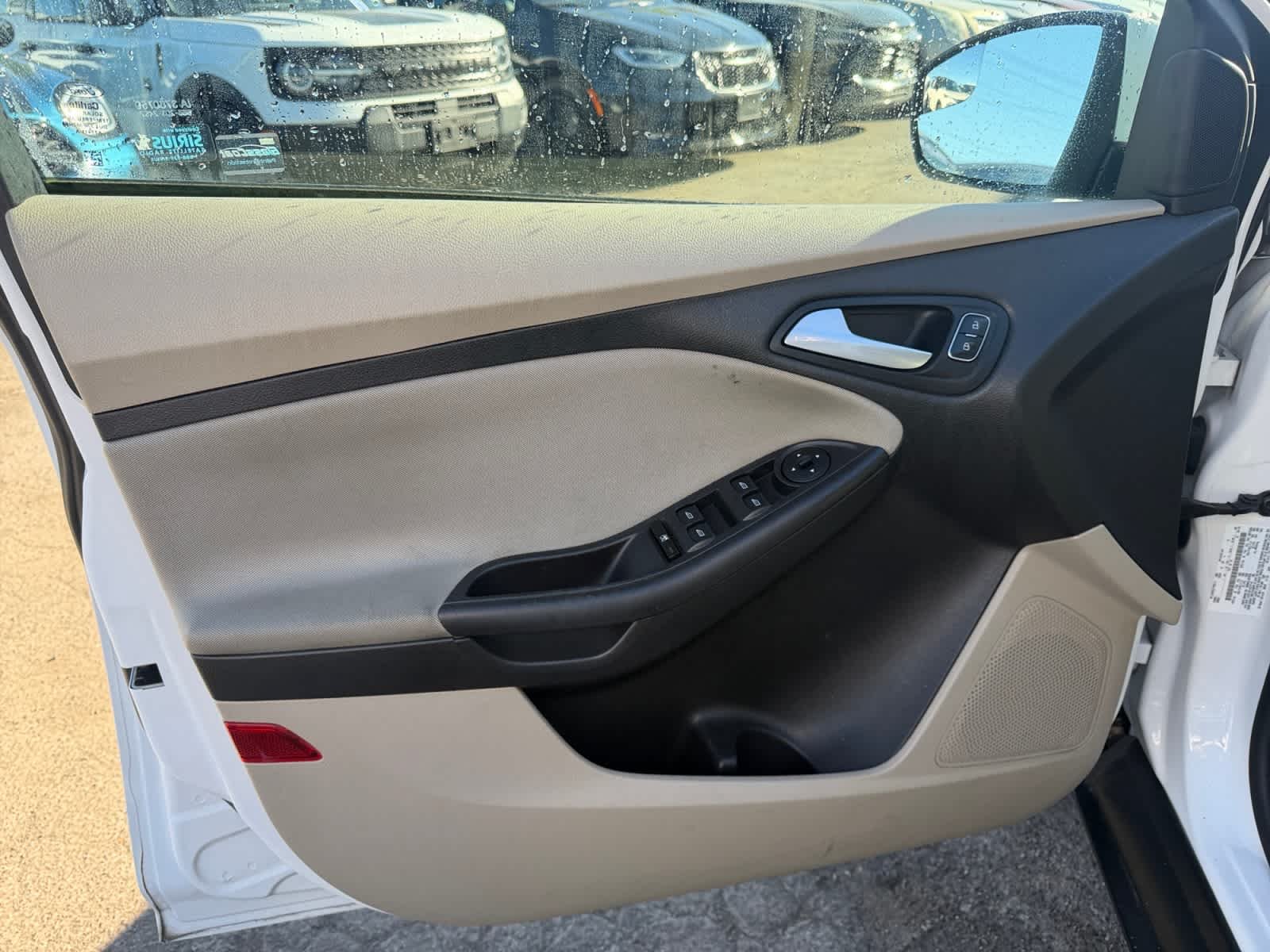 Used 2015 Oxford White Ford SE image 12