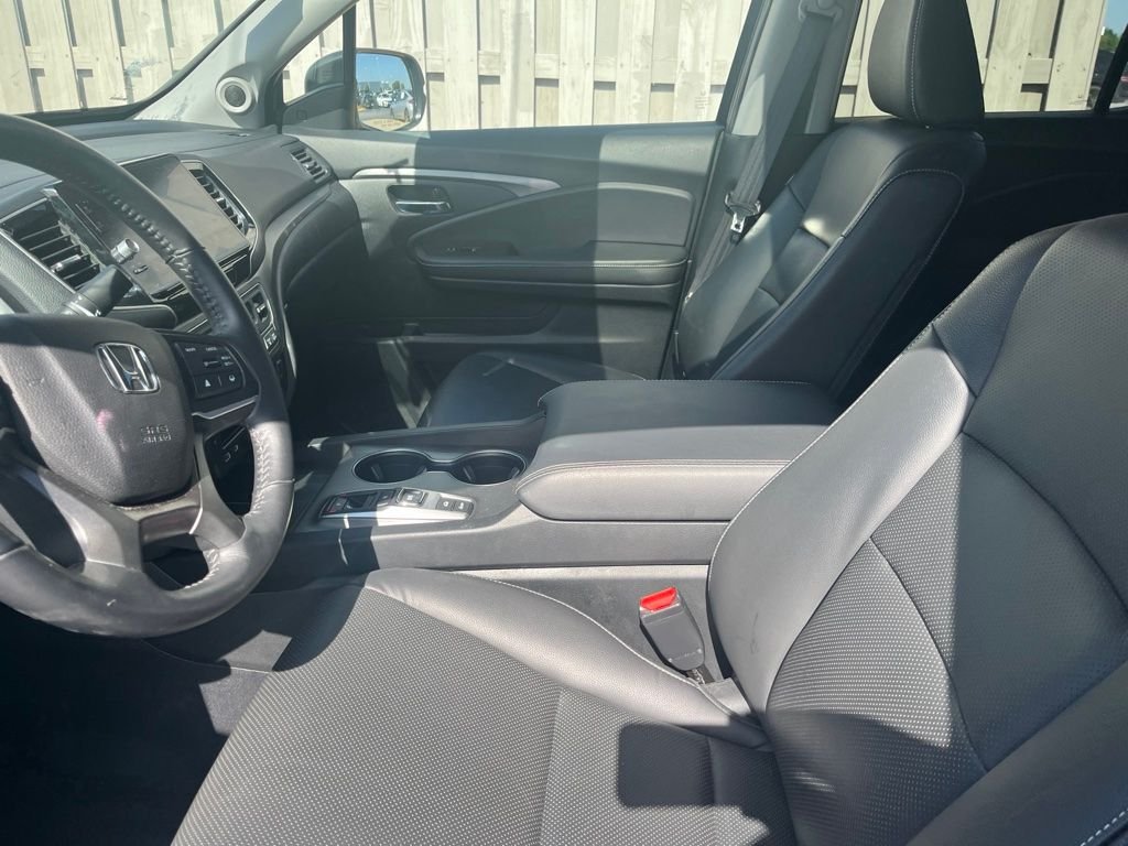 Certified Used 2025 Modern Steel Metallic Honda AWD RTL image 4