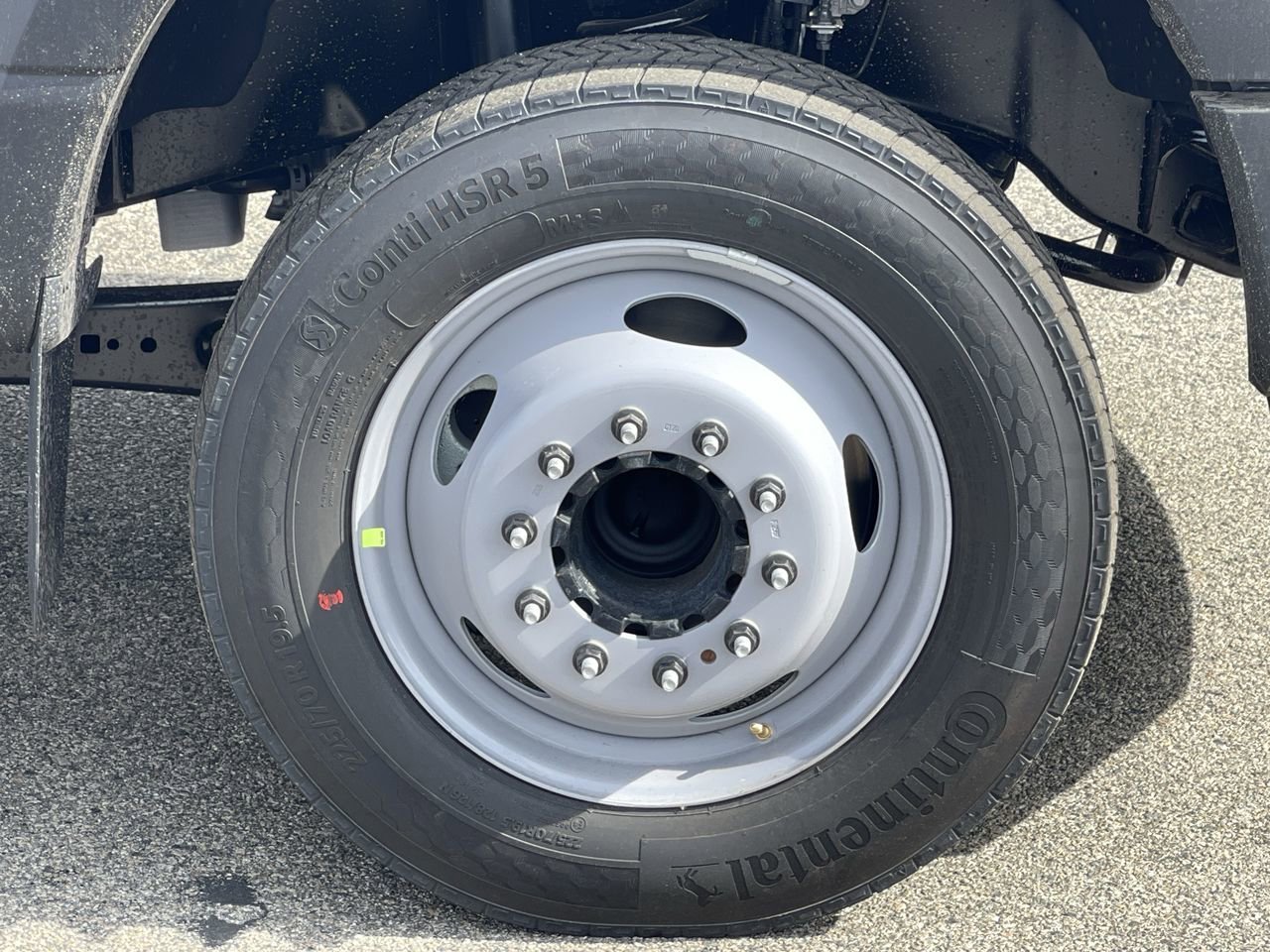 2025 Ford F-550 Super Duty Chassis Cab XL - Photo 10