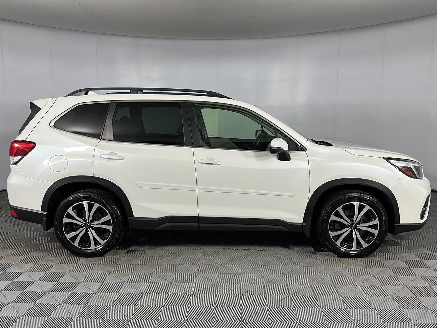 Used 2020 Crystal White Pearl Subaru Limited image 32