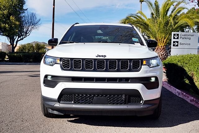 New 2026 Bright White Clearcoat Jeep Latitude image 4