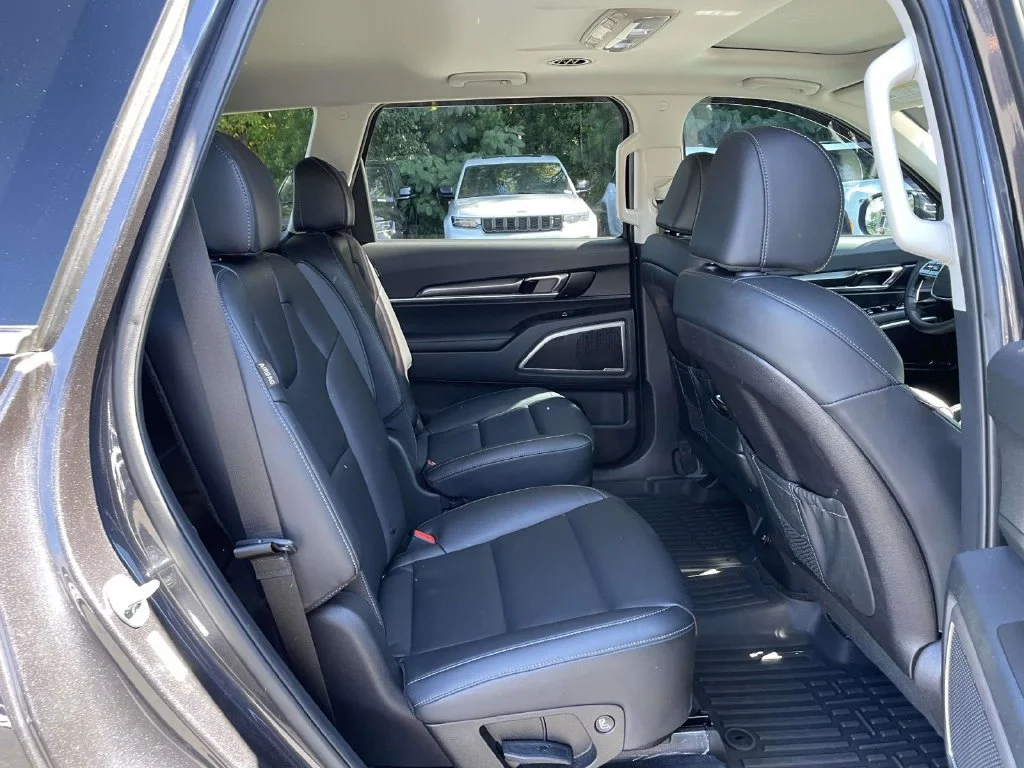 Used 2025  Kia S image 17