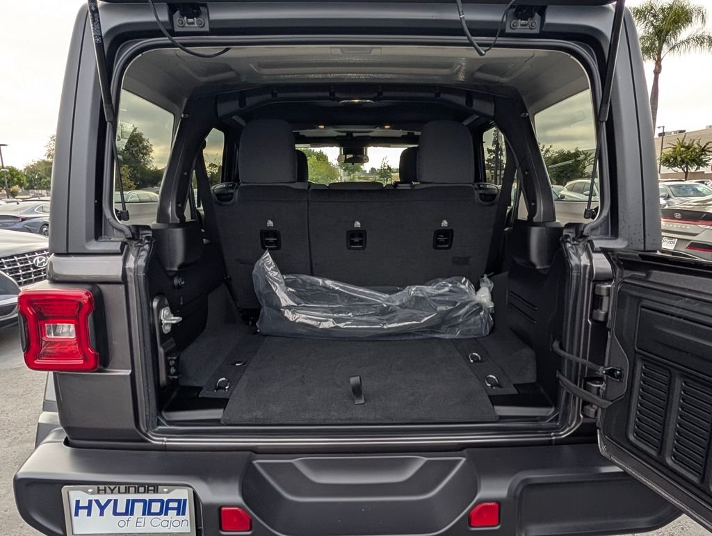 2025 Jeep Wrangler 4-Door Rubicon - Photo 10
