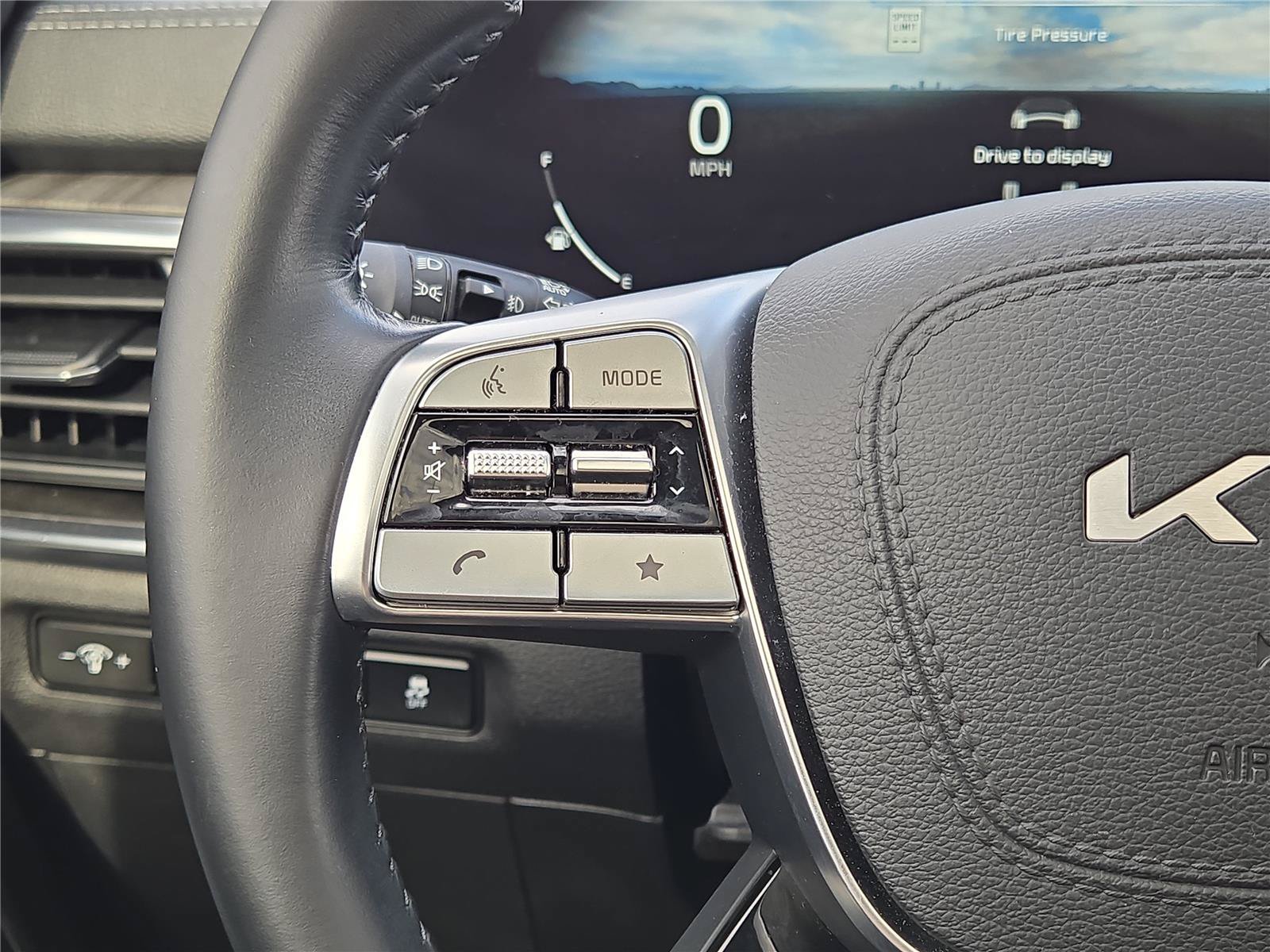 Used 2024 White Kia SX image 25