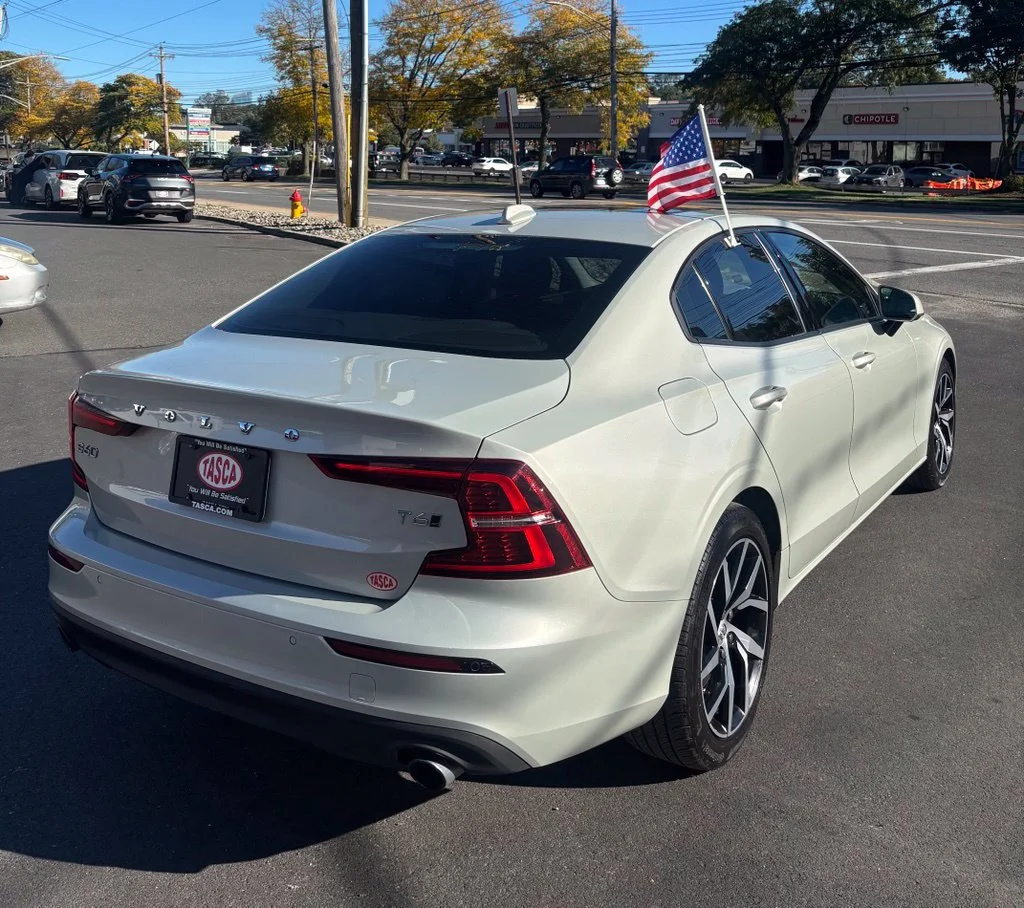 Used 2019 Beige Volvo T6 Momentum image 6