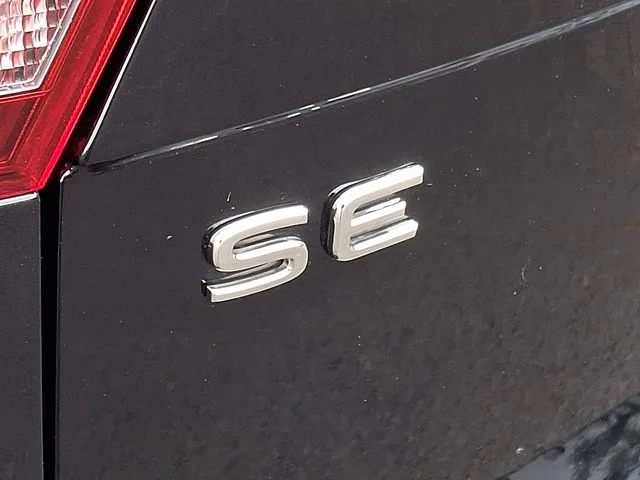 Used 2022 Black Volkswagen 2.0T SE image 30