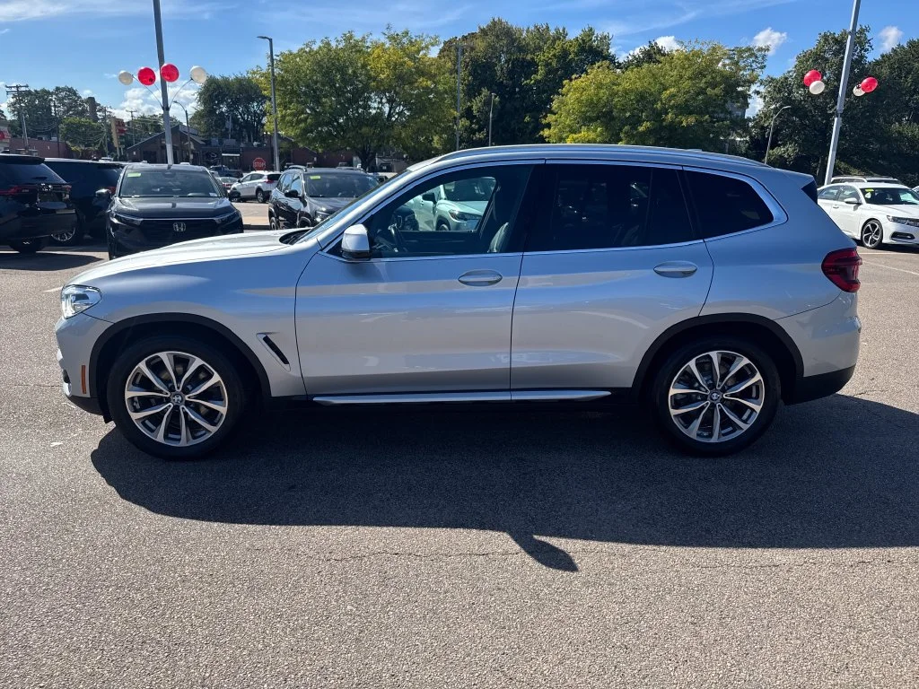 Used 2019 Silver BMW xDrive30i image 4