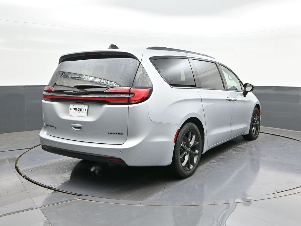 Used 2026 Silver Chrysler Limited image 11