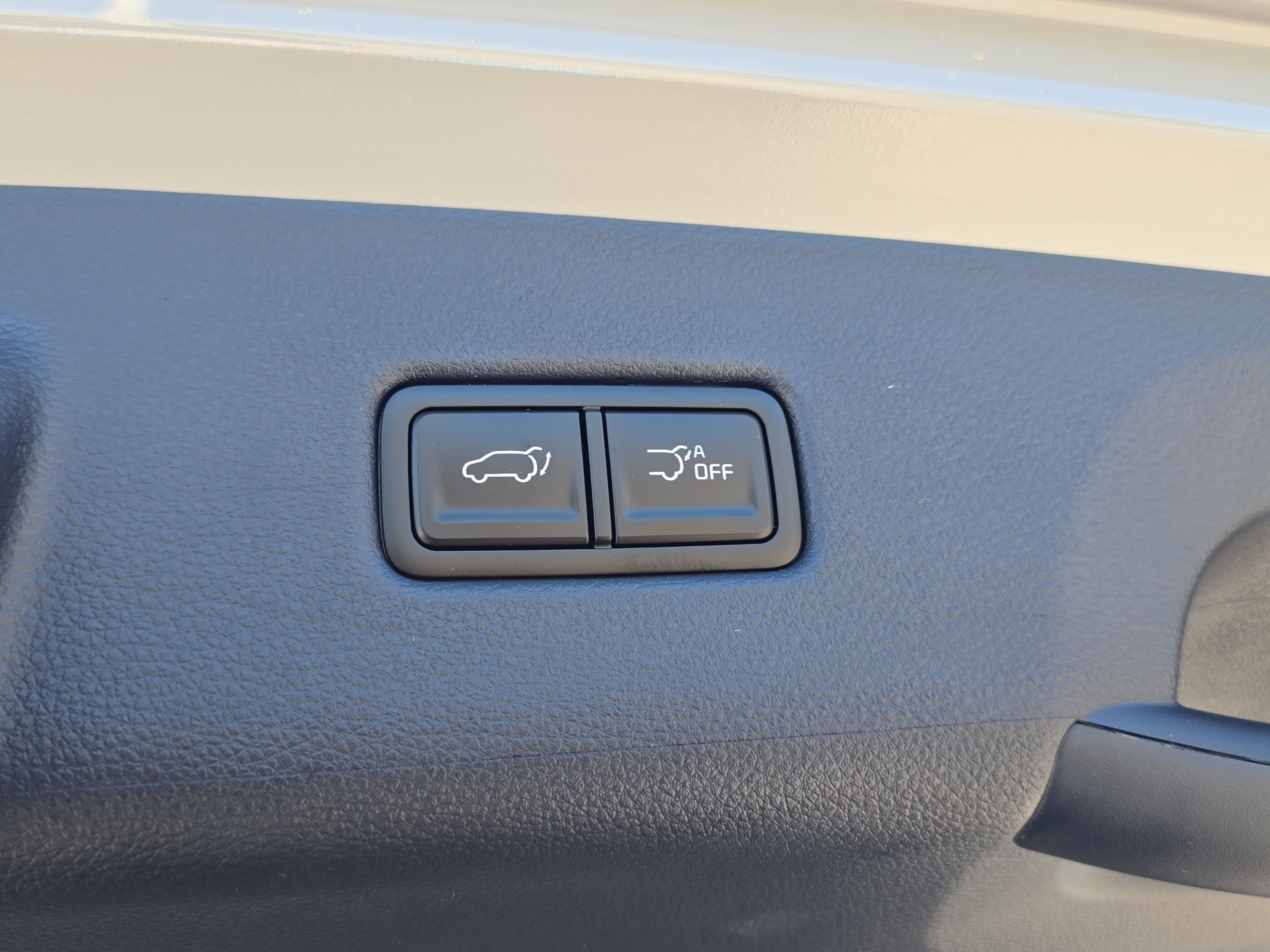 New 2026 Ceramic Silver Kia SX image 11