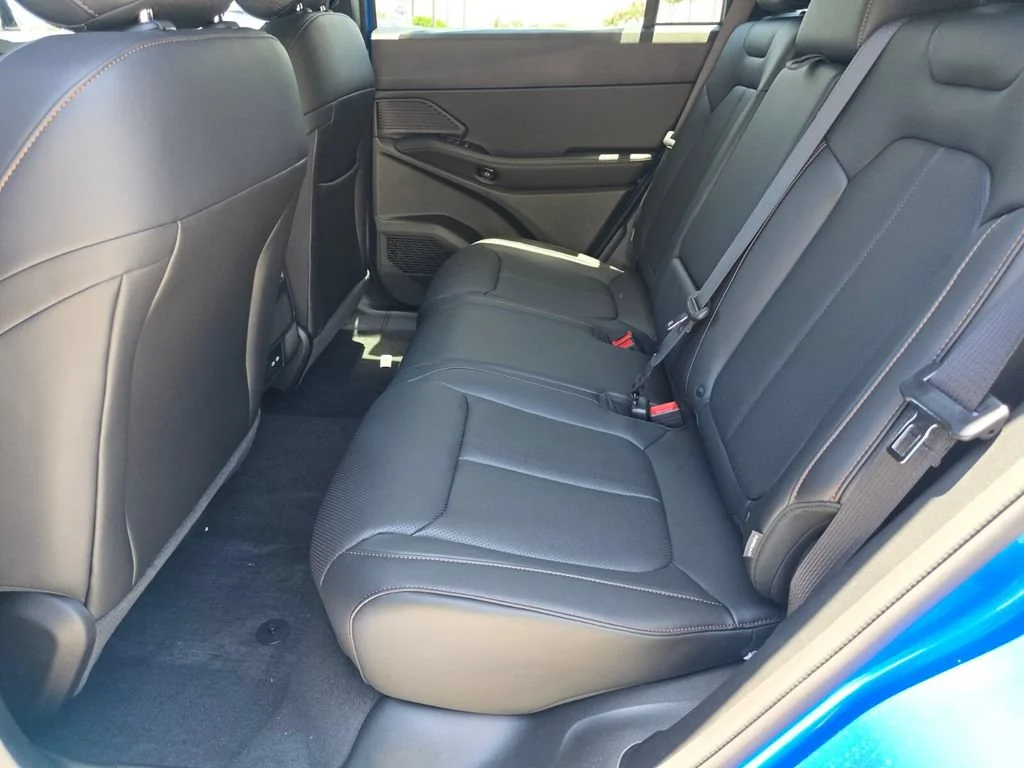 New 2026 Hydro Blue Pearl-Coat Exterior Paint Jeep Limited image 22