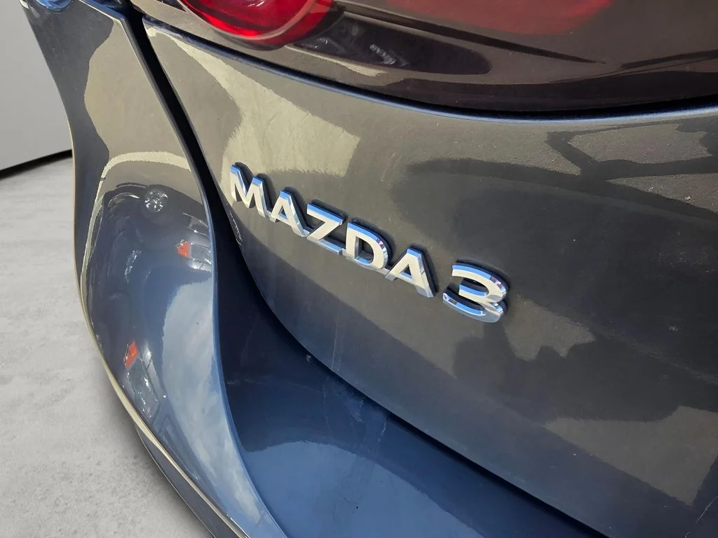 Used 2021 Machine Gray Metallic Mazda Select image 17