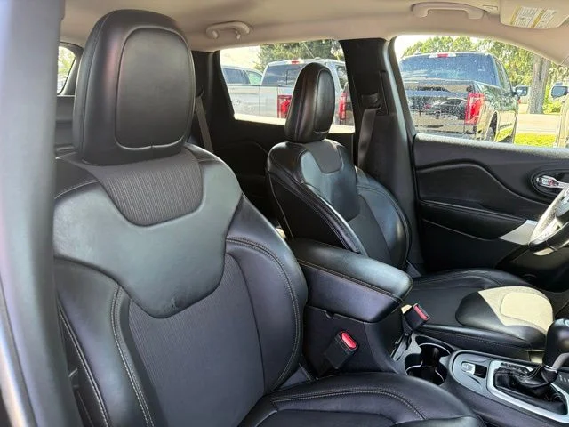 Used 2018 Diamond Black Jeep Latitude Plus image 35